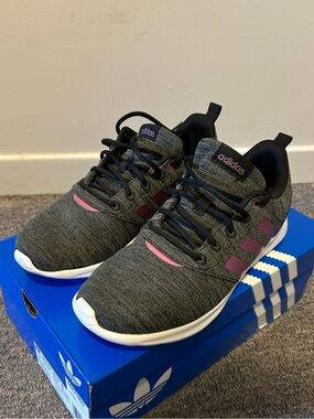 Adidas Ladies Size 8 Athletic Sneakers